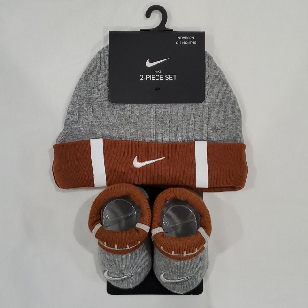NWT Nike Football 🏈 Hat and Bootie Set 0-6 months